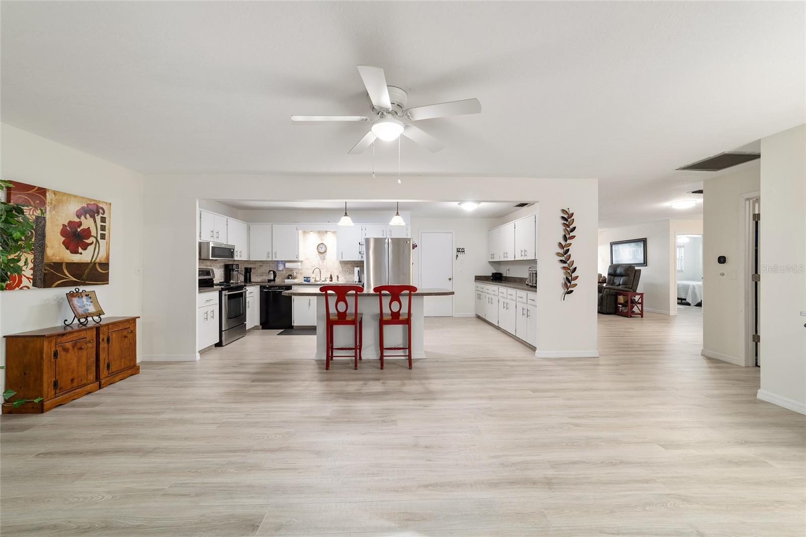 ON TOP OF THE WORLD - Residential