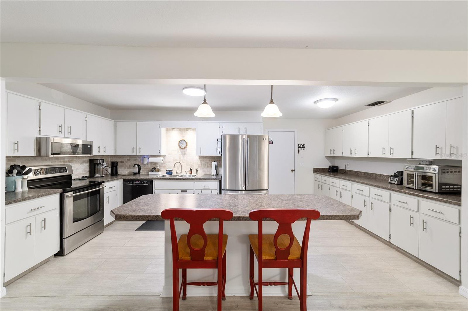 ON TOP OF THE WORLD - Residential