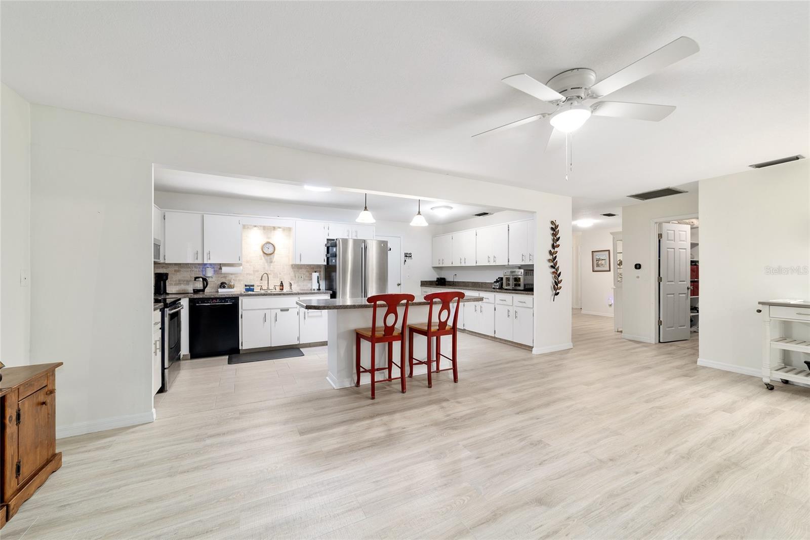 ON TOP OF THE WORLD - Residential