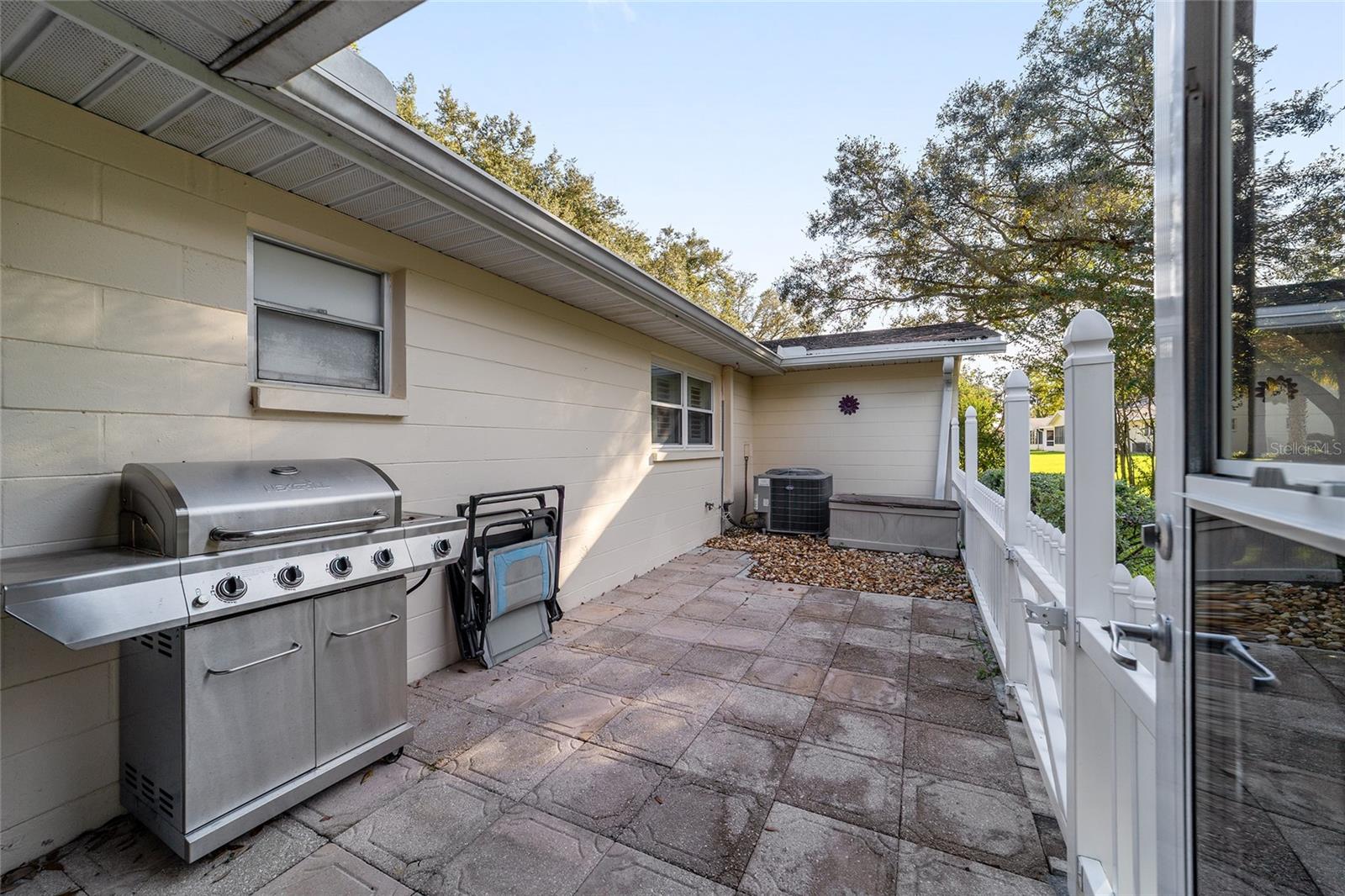 ON TOP OF THE WORLD - Residential