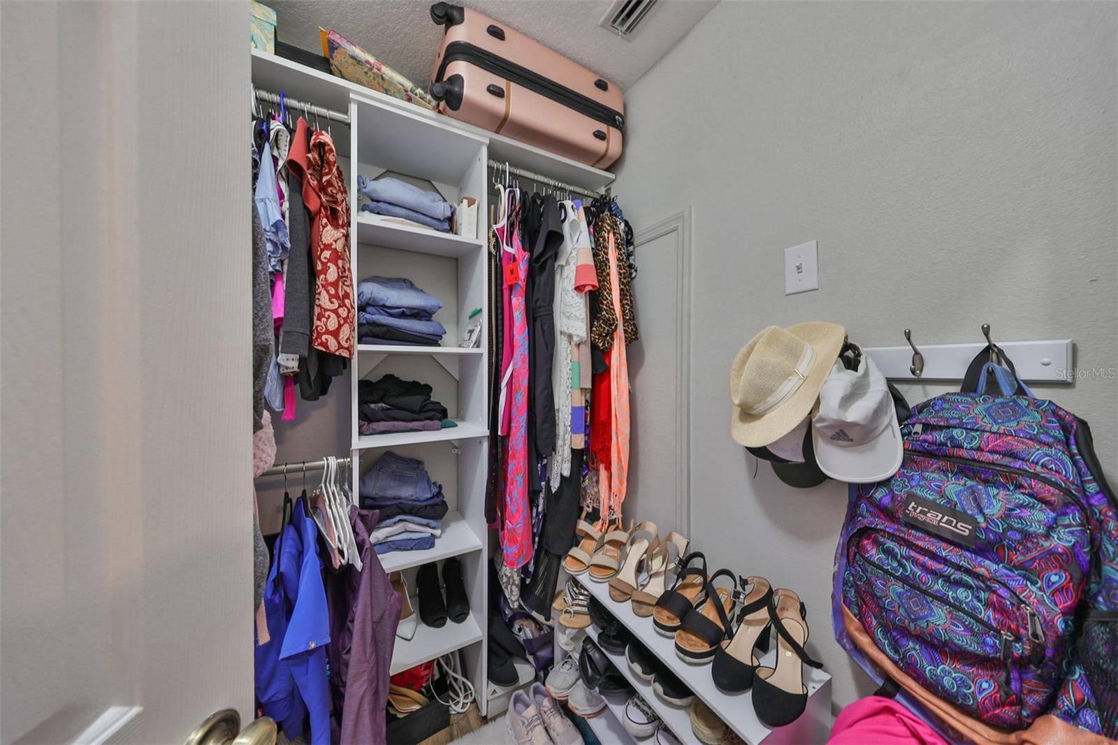 OAK VALLEY TWNHMS - Residential