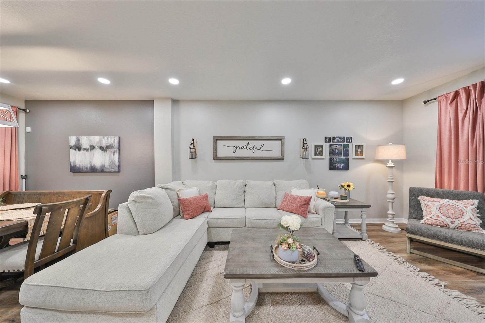 OAK VALLEY TWNHMS - Residential