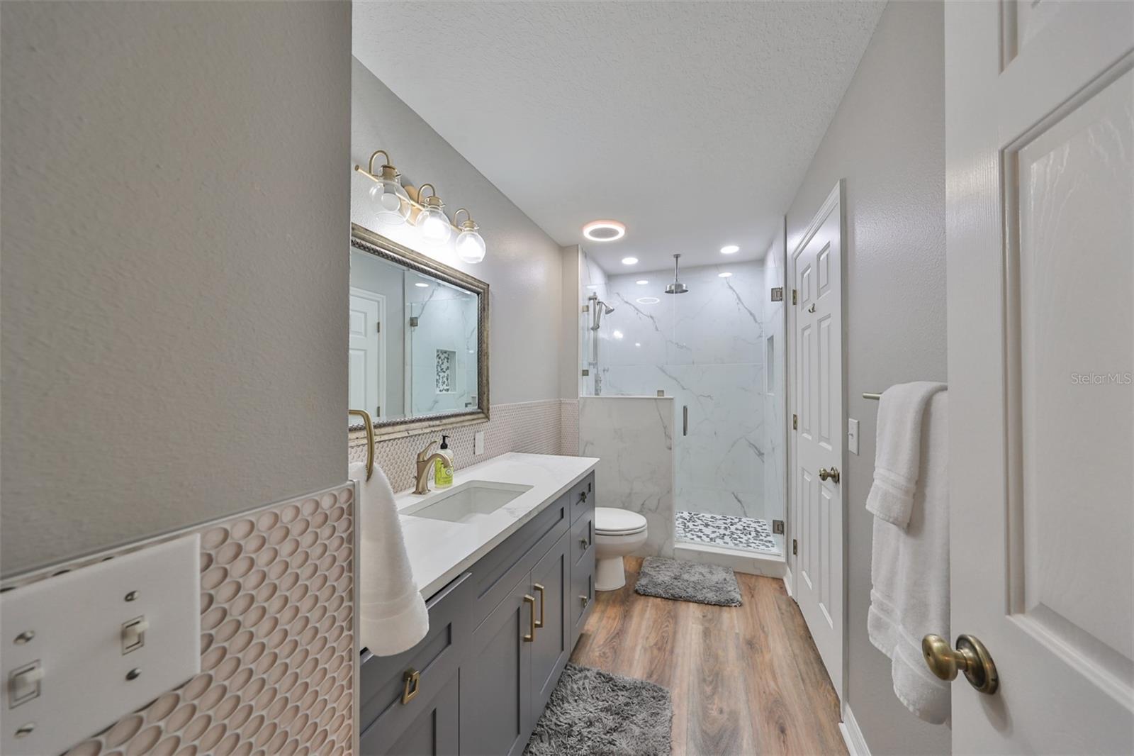 OAK VALLEY TWNHMS - Residential