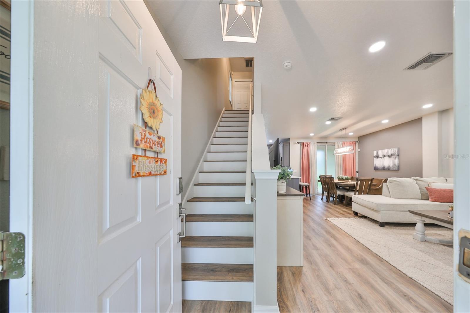 OAK VALLEY TWNHMS - Residential