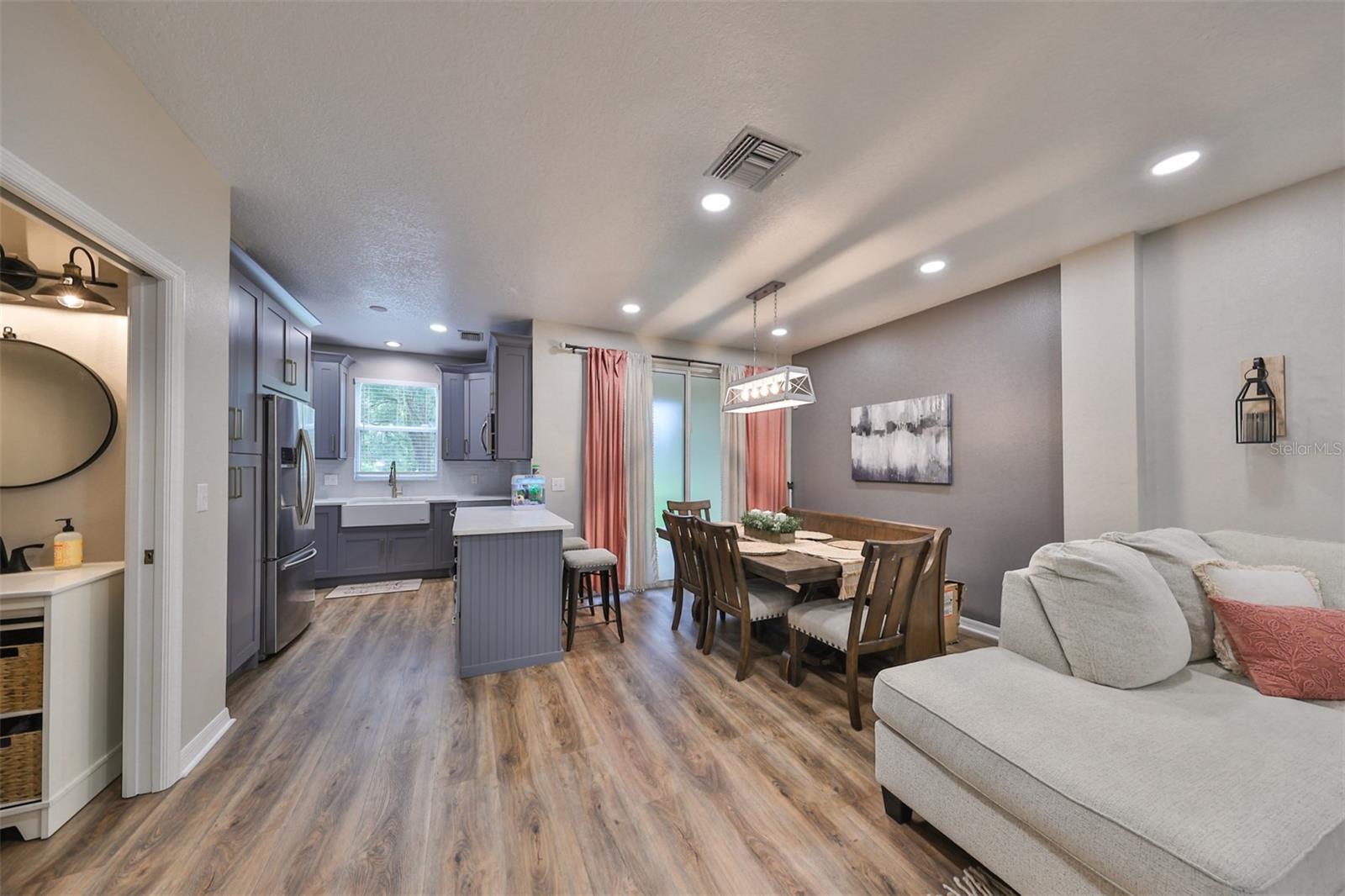 OAK VALLEY TWNHMS - Residential