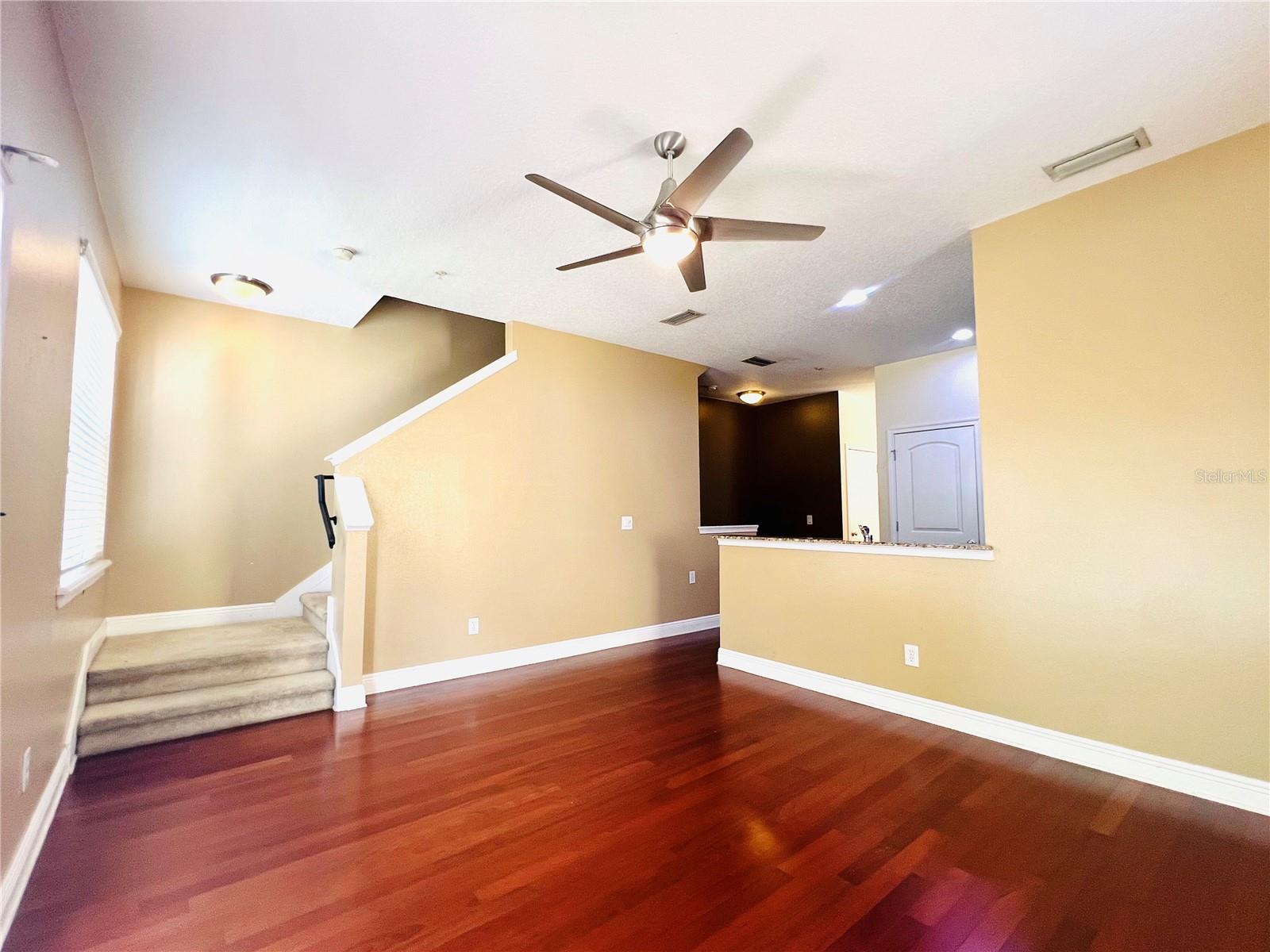 5 W HARDING STREET E