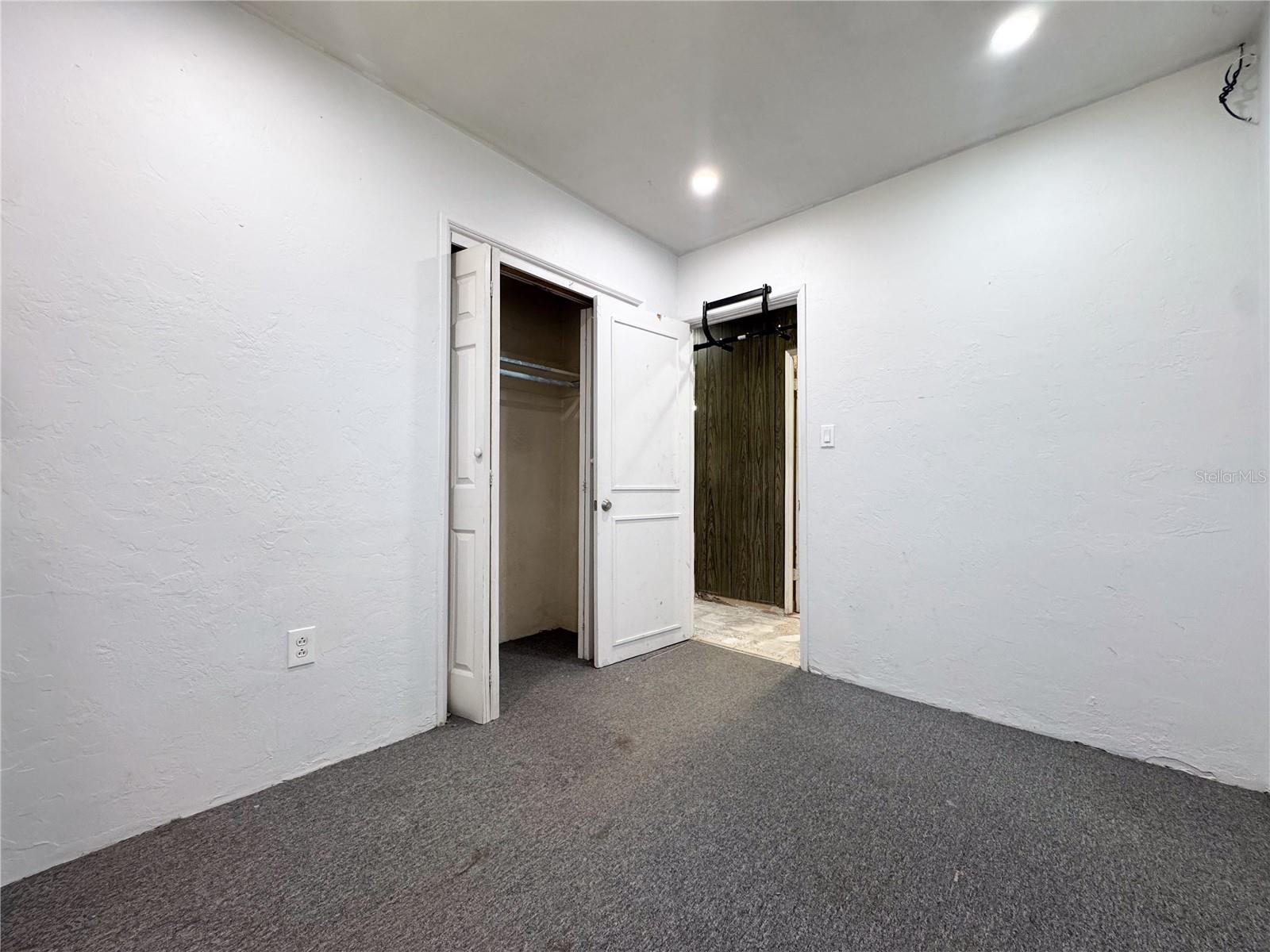 LEISURE LAKES - Residential