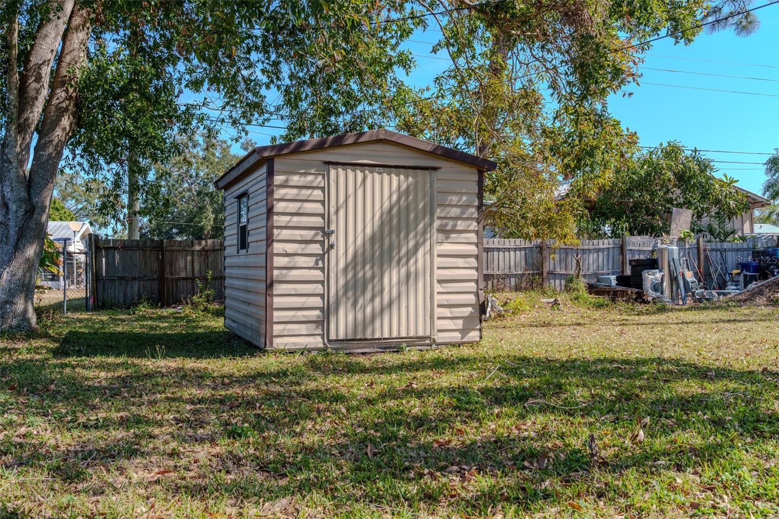 LEISURE LAKES - Residential