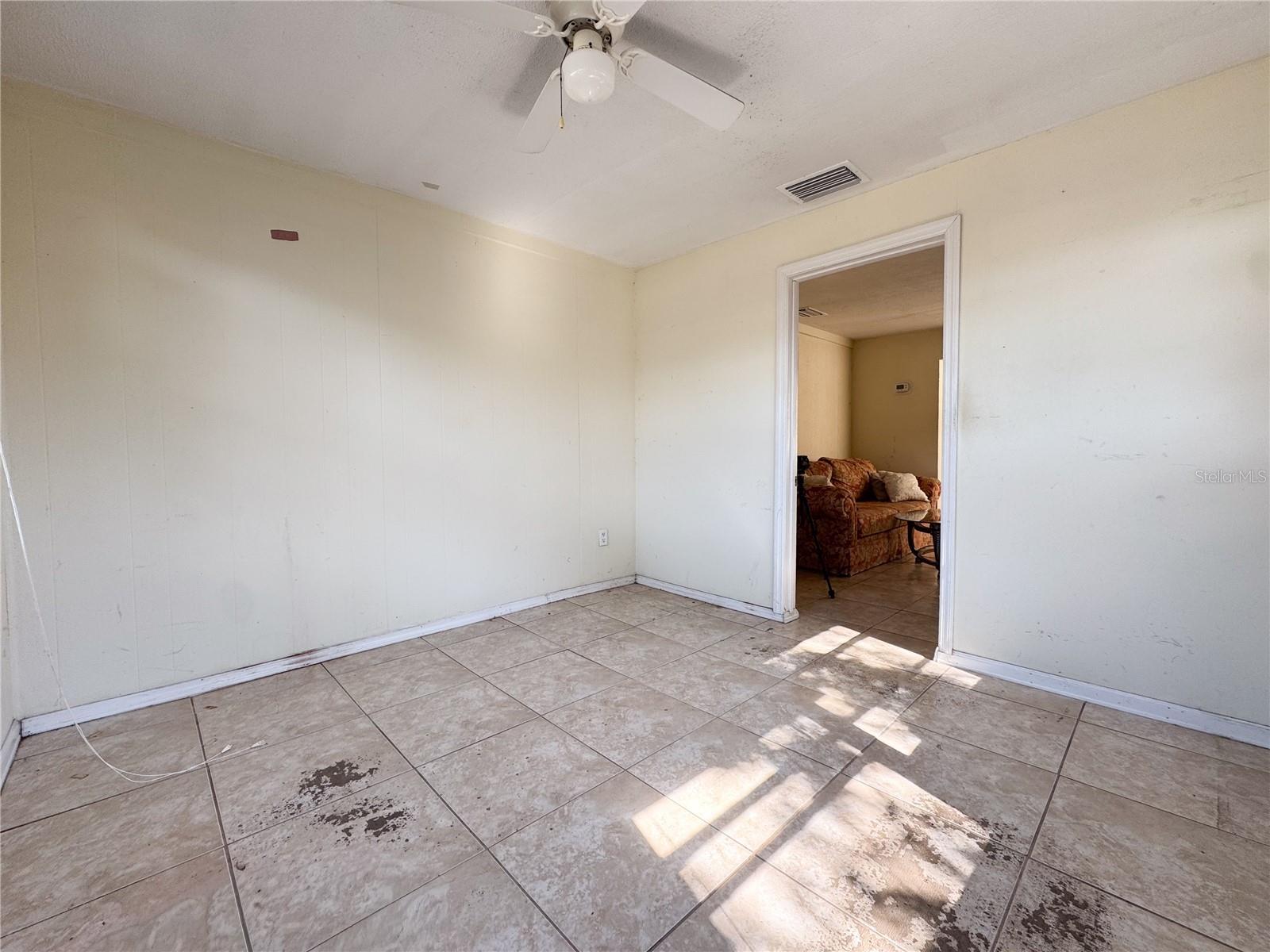 LEISURE LAKES - Residential