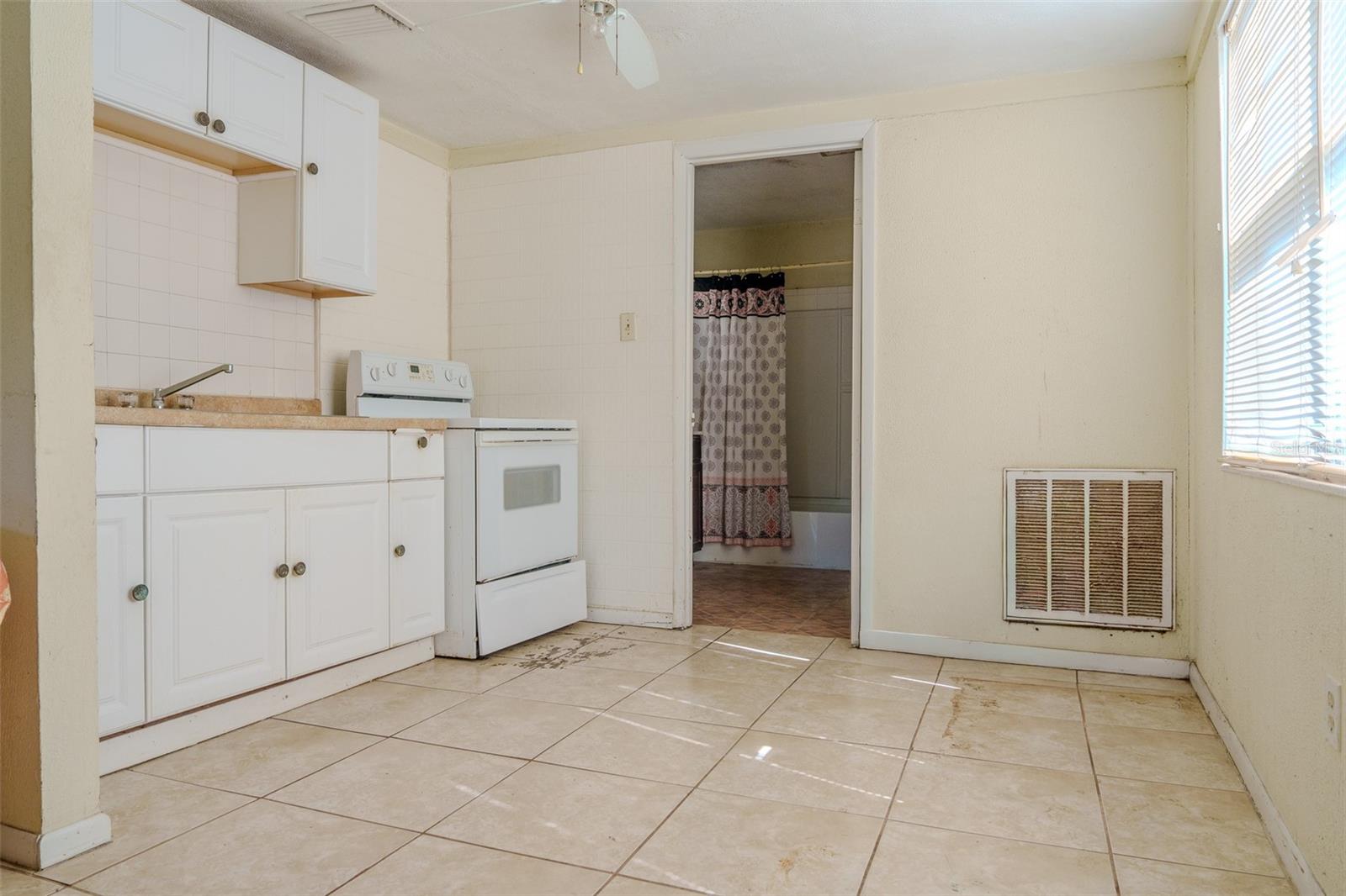 LEISURE LAKES - Residential