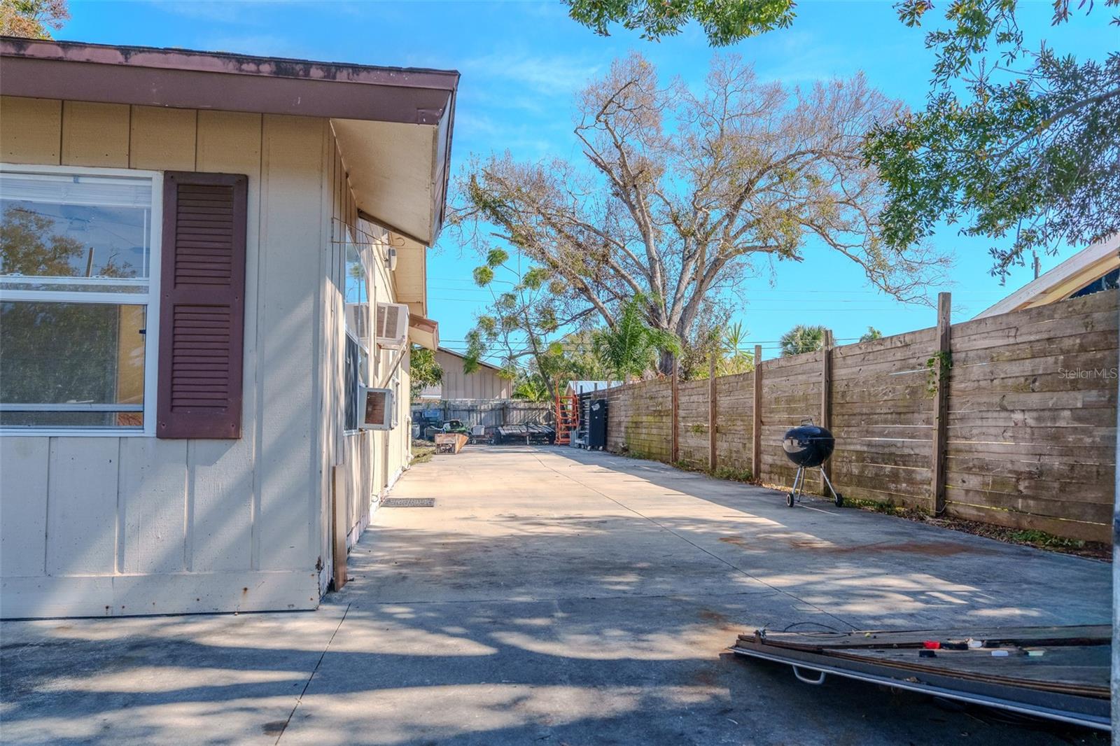 LEISURE LAKES - Residential