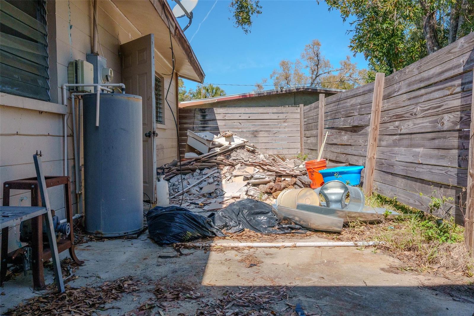 LEISURE LAKES - Residential