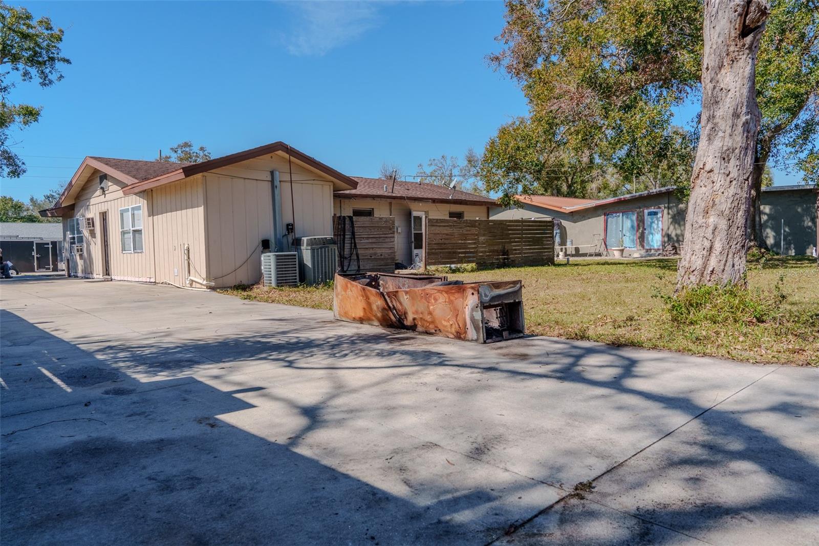 LEISURE LAKES - Residential