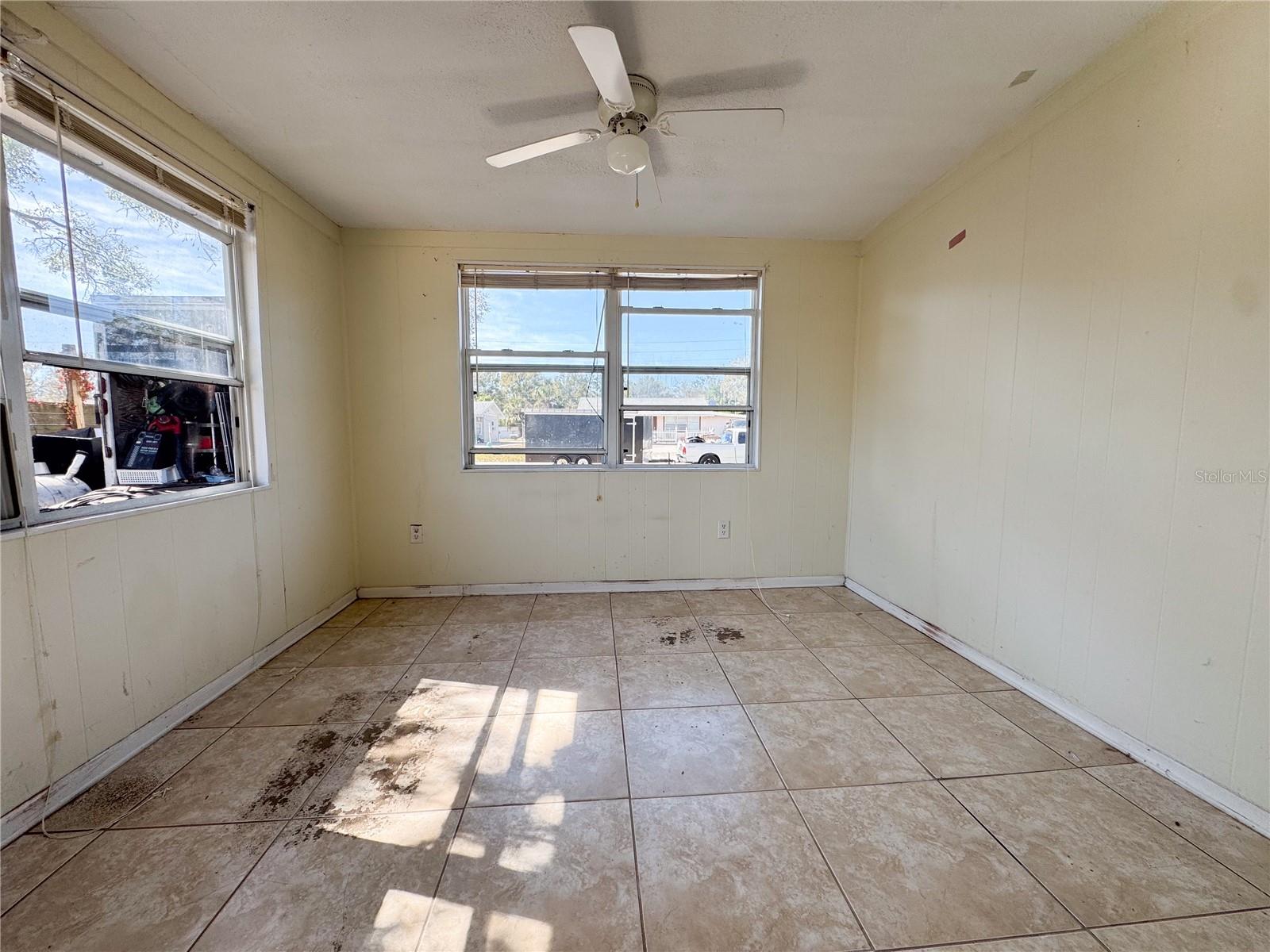 LEISURE LAKES - Residential