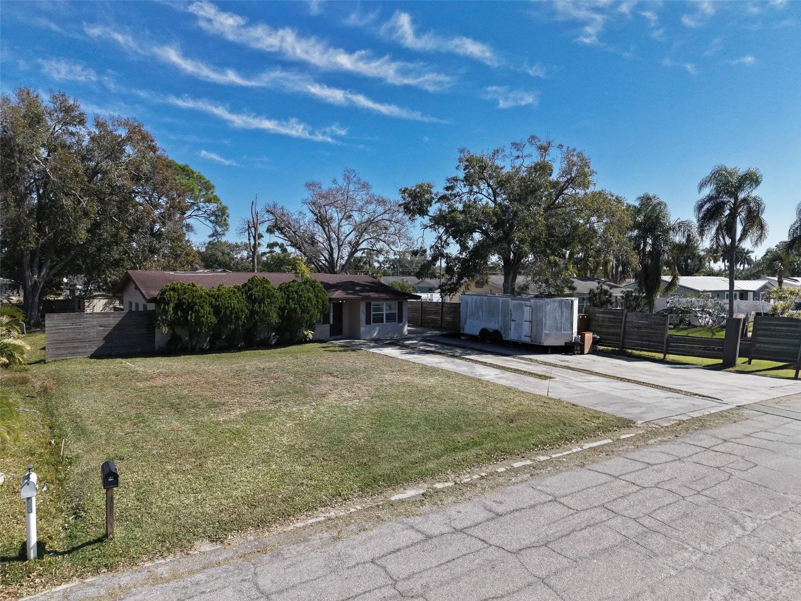 LEISURE LAKES - Residential