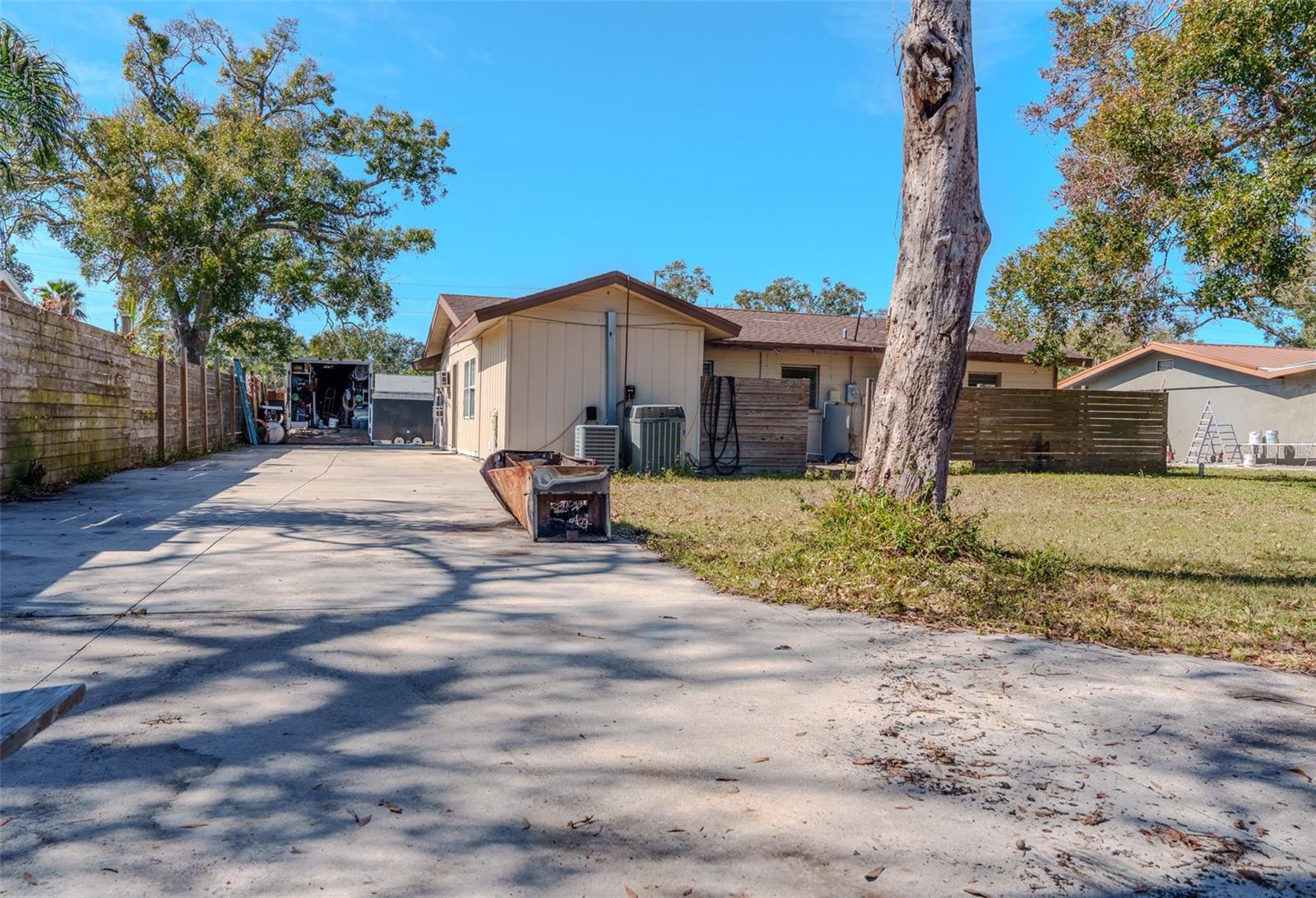 LEISURE LAKES - Residential