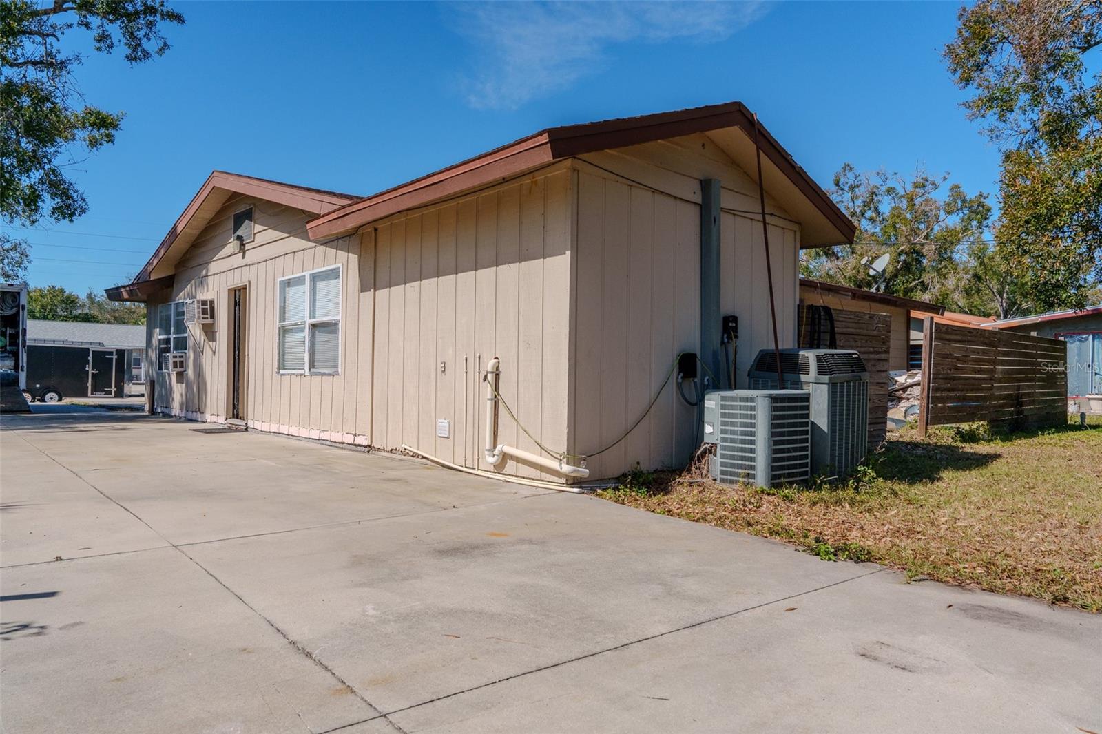 LEISURE LAKES - Residential