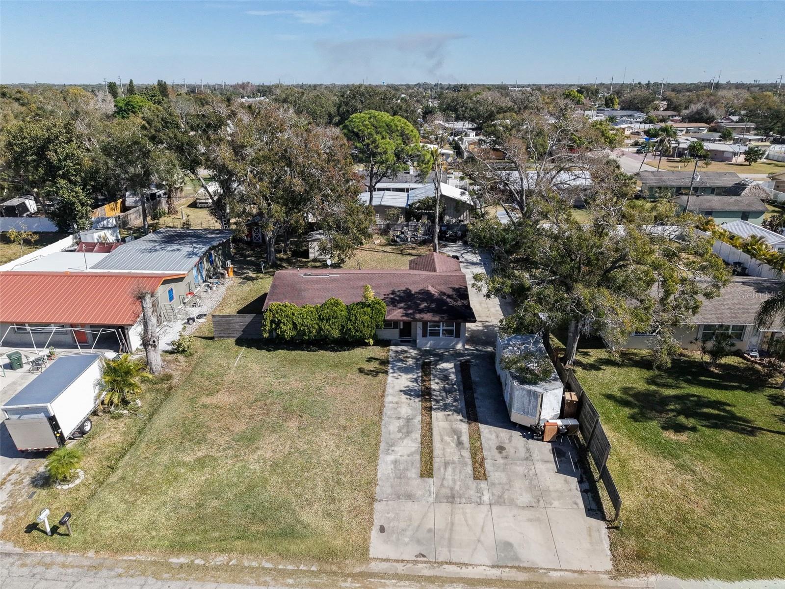 LEISURE LAKES - Residential