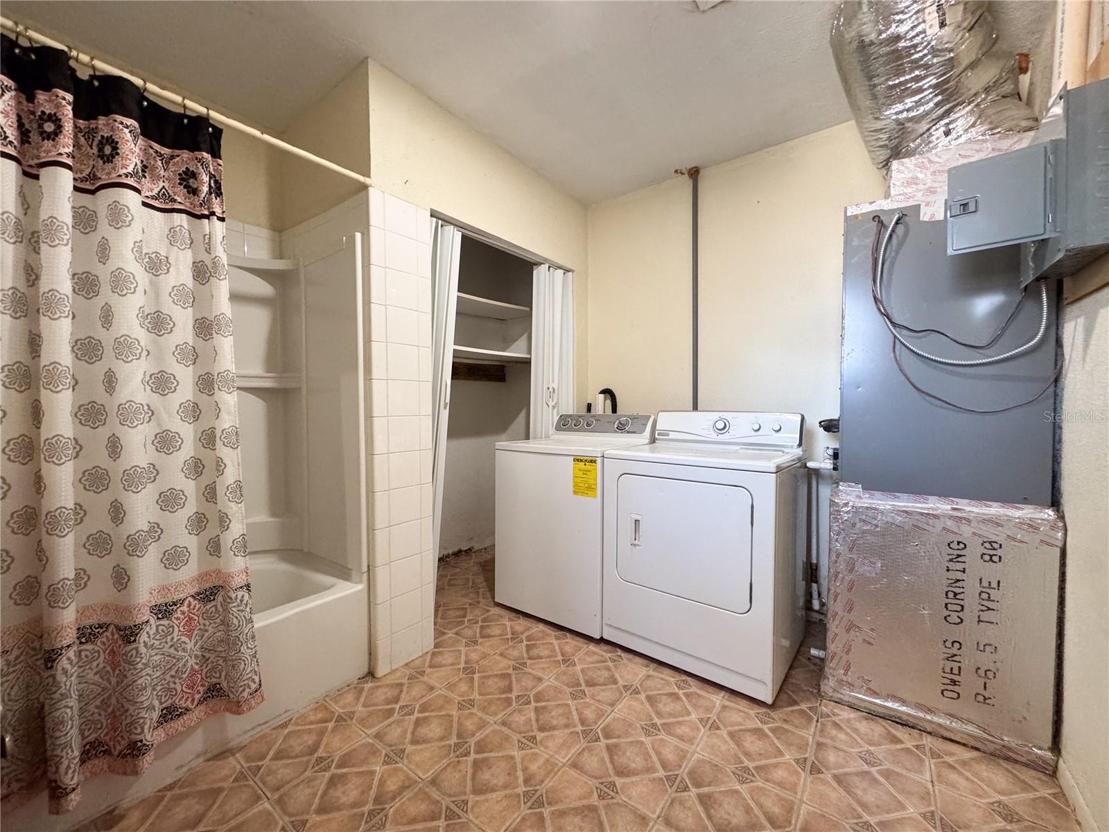 LEISURE LAKES - Residential