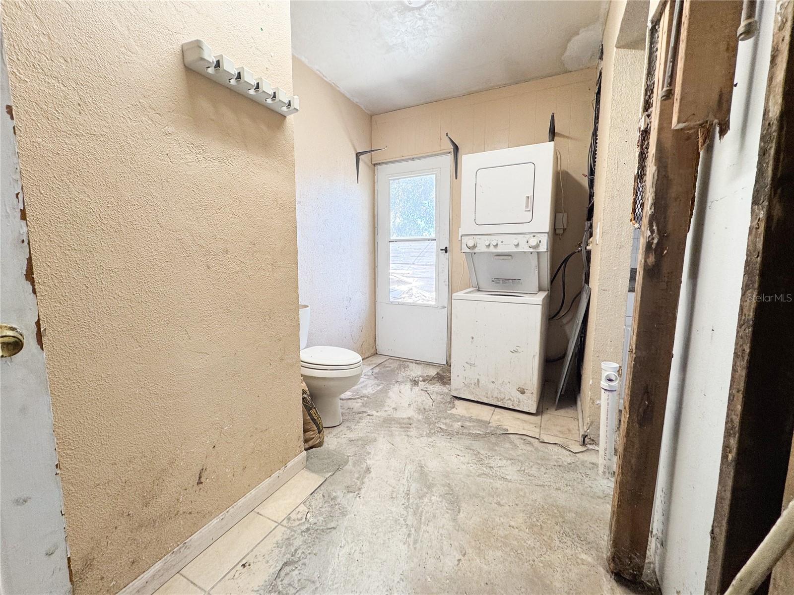 LEISURE LAKES - Residential