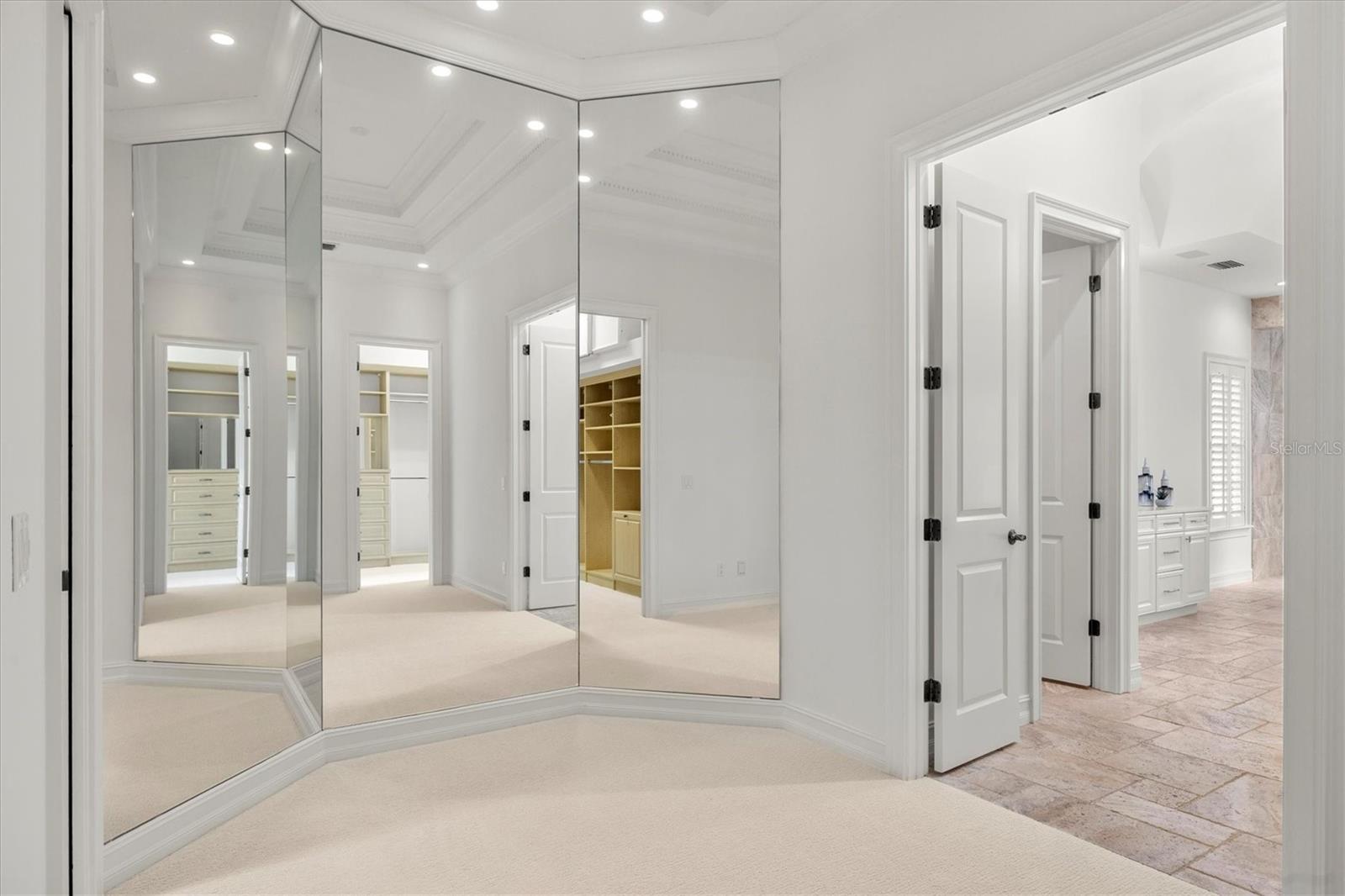 LAKE CLUB - Residential