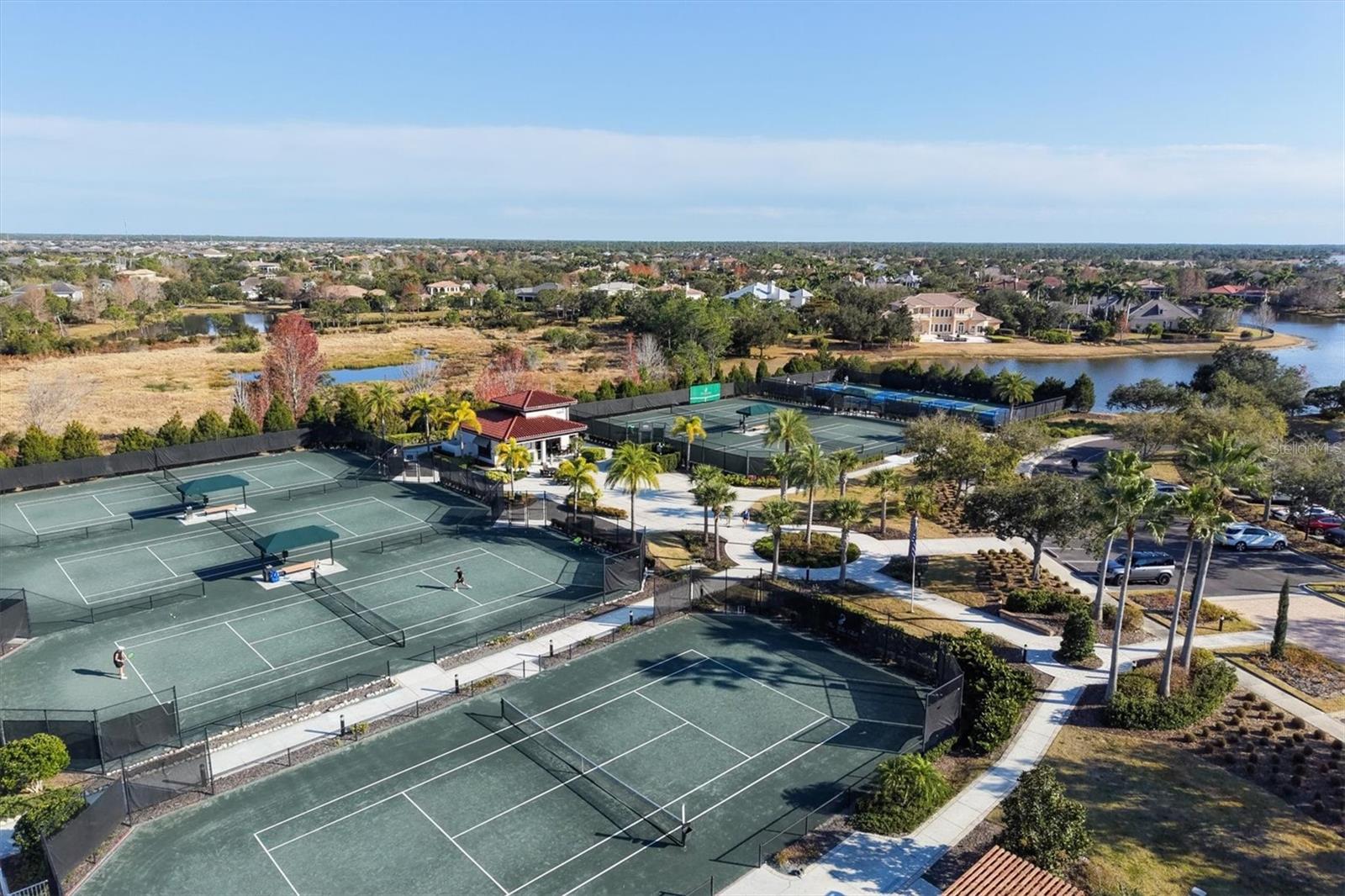 LAKE CLUB - Residential