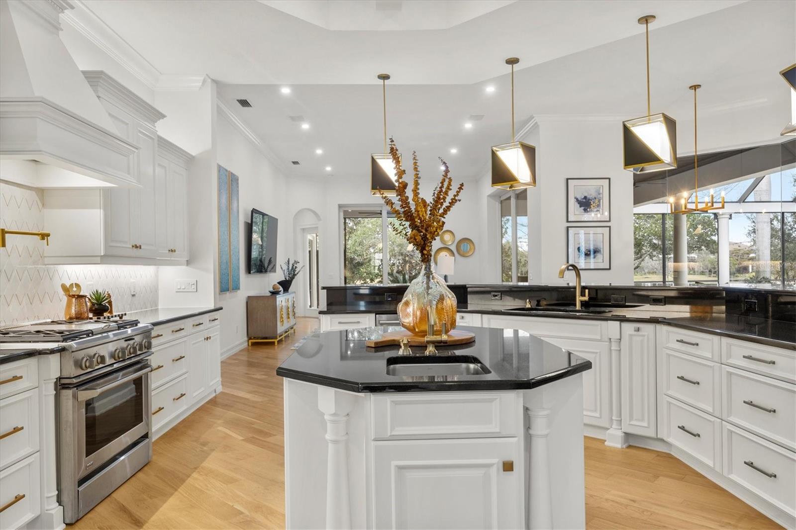 LAKE CLUB - Residential