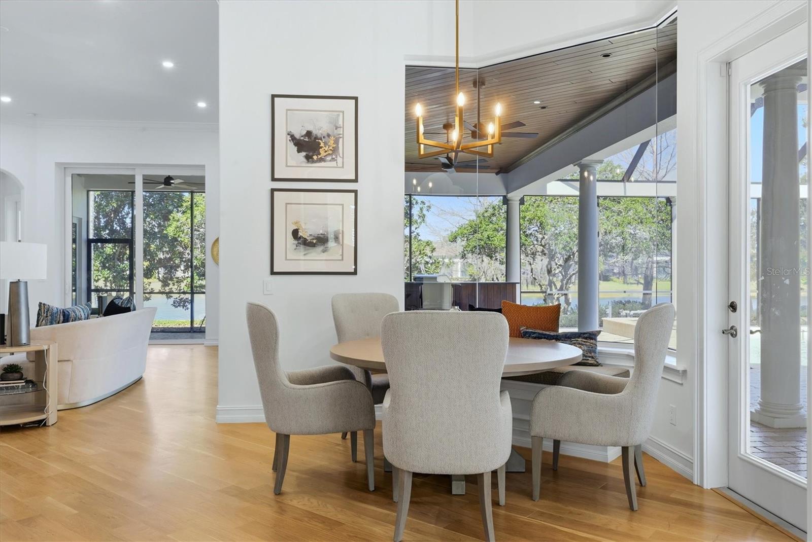 LAKE CLUB - Residential