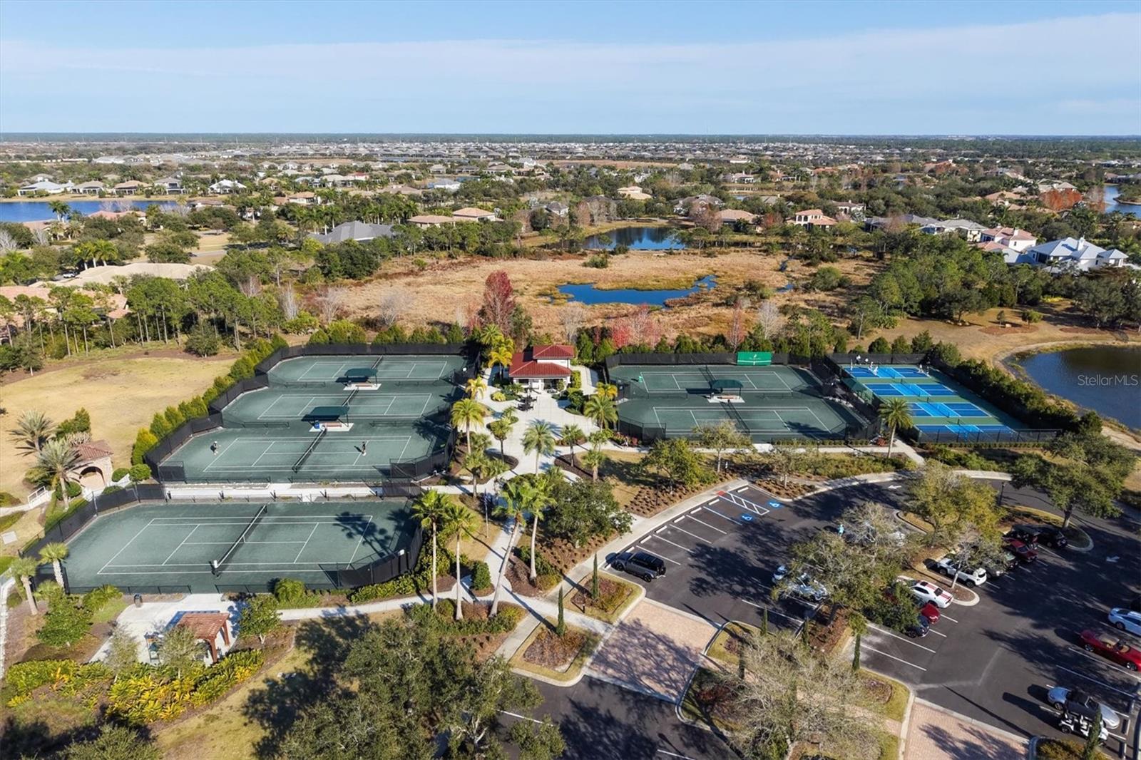 LAKE CLUB - Residential