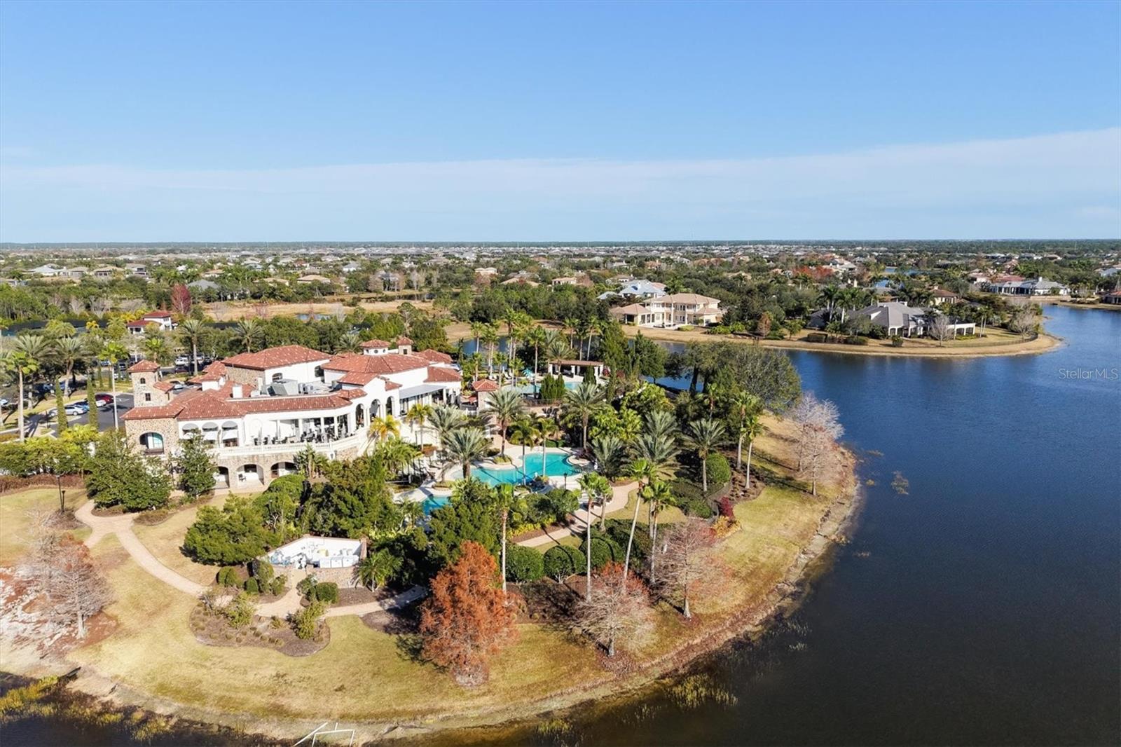 LAKE CLUB - Residential