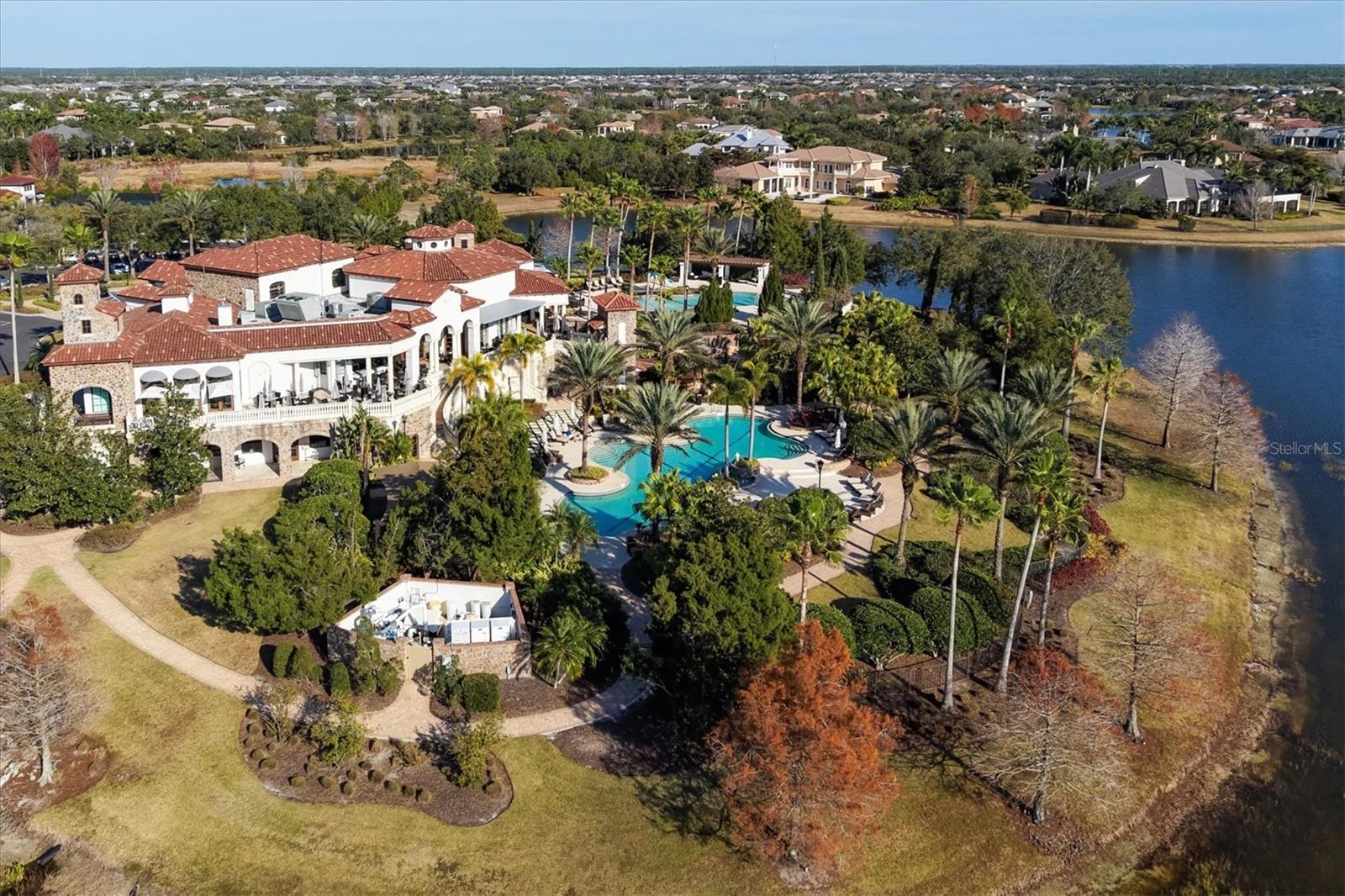 LAKE CLUB - Residential