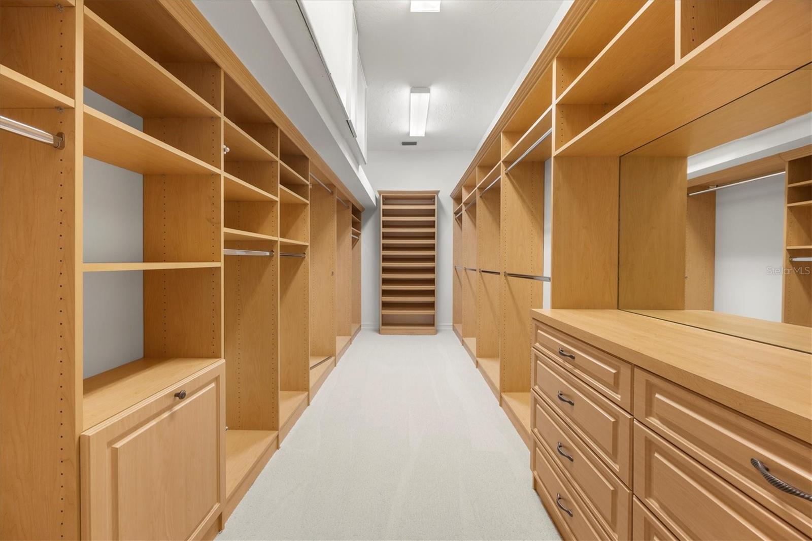 LAKE CLUB - Residential