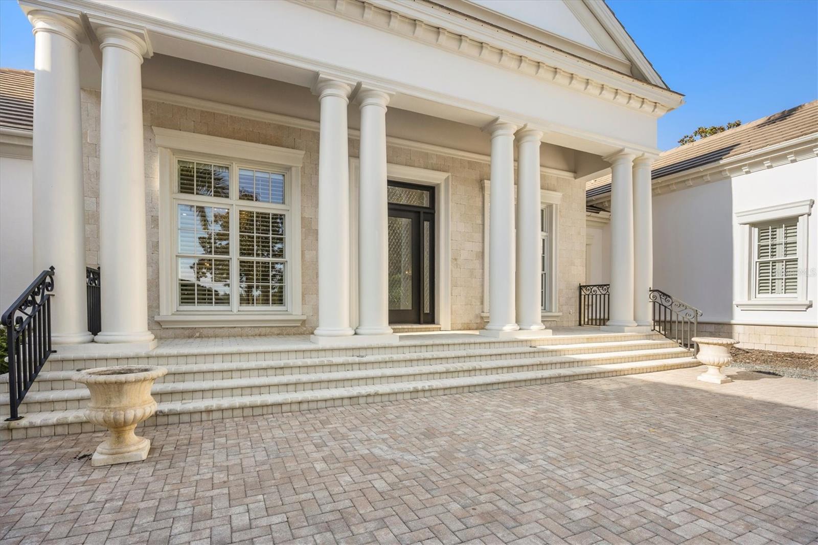 LAKE CLUB - Residential