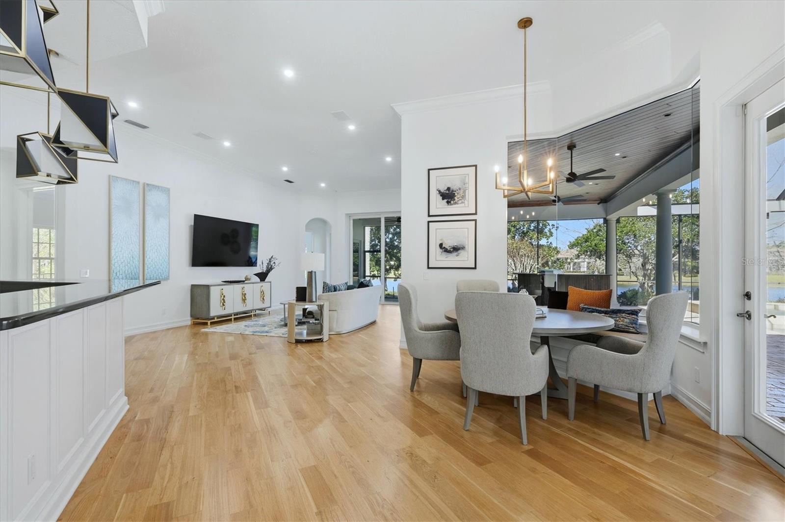 LAKE CLUB - Residential