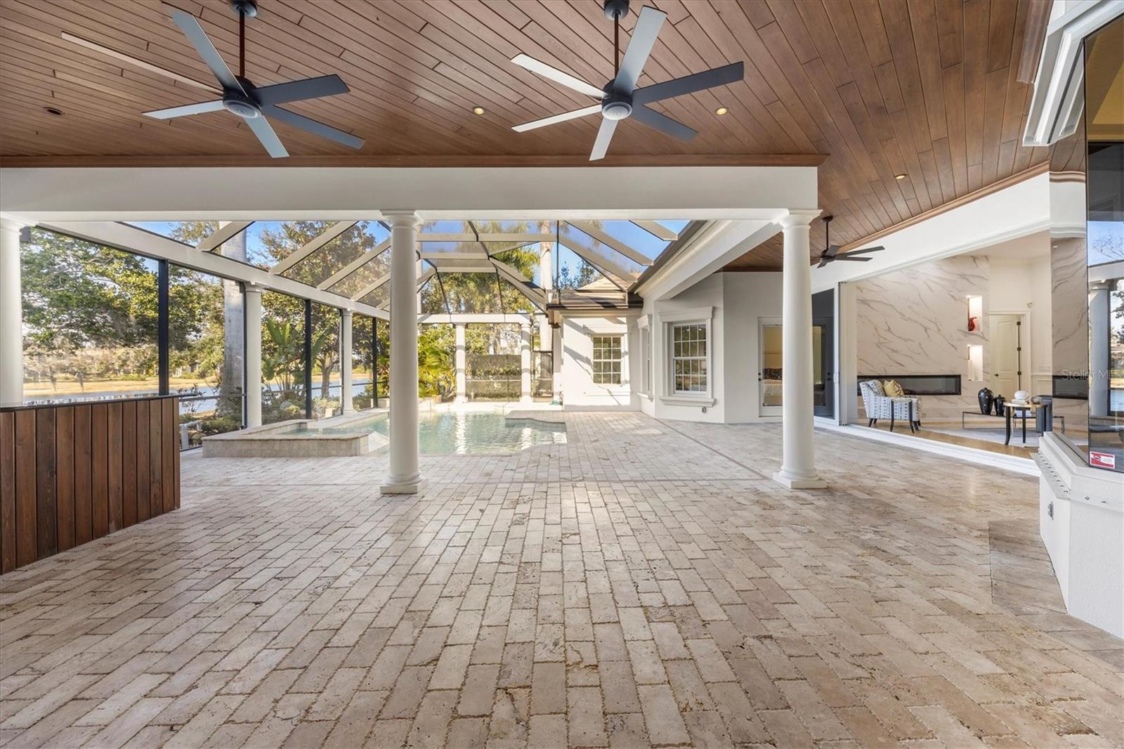 LAKE CLUB - Residential