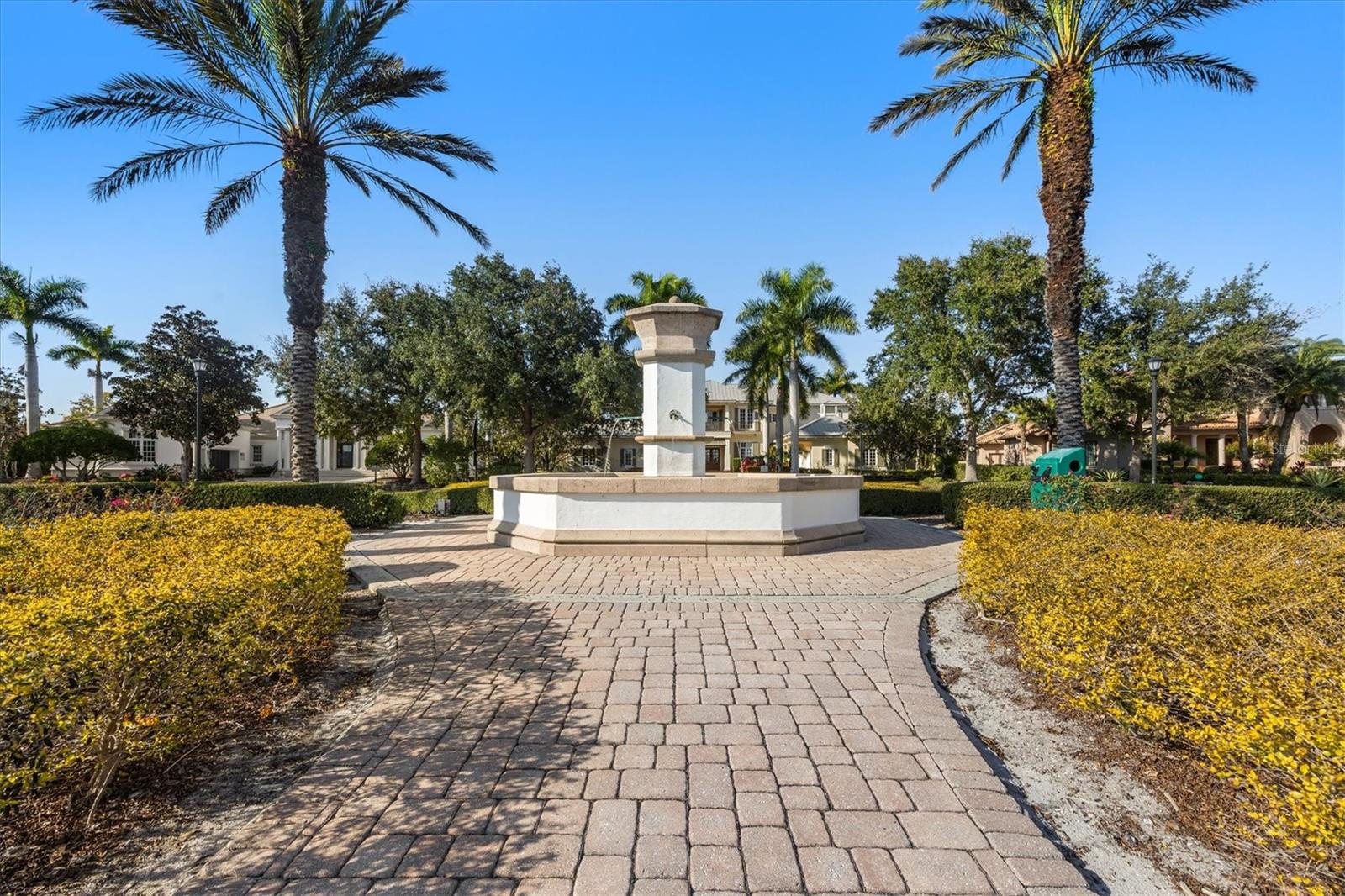 LAKE CLUB - Residential