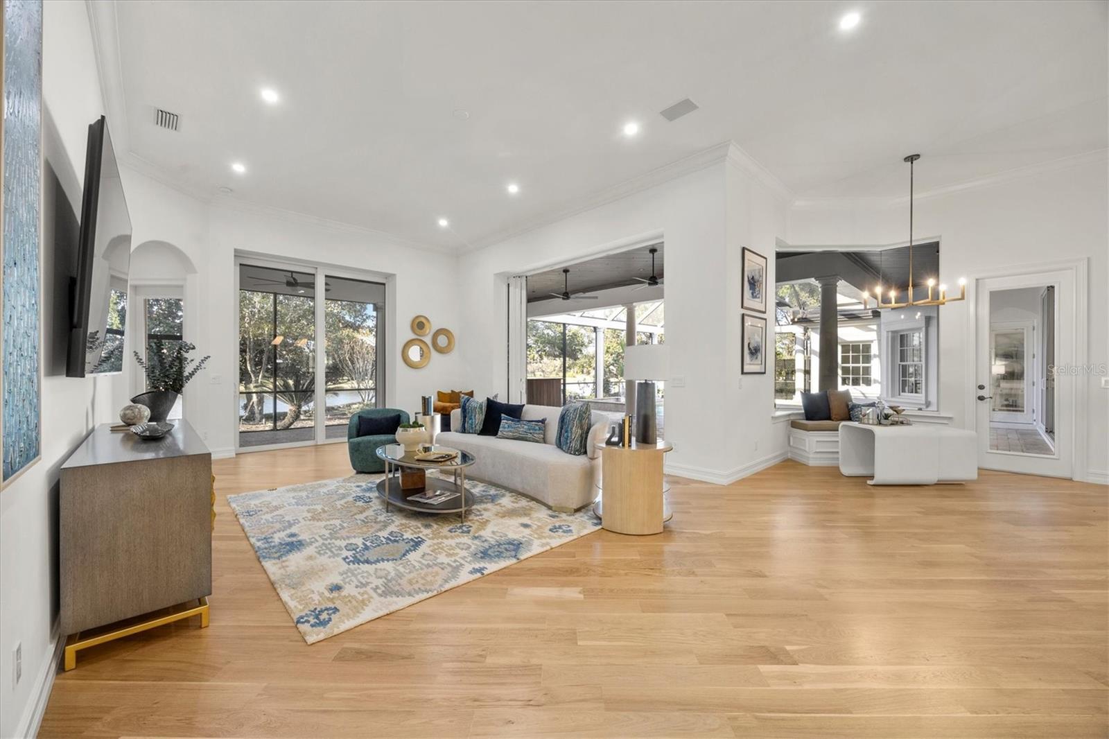 LAKE CLUB - Residential