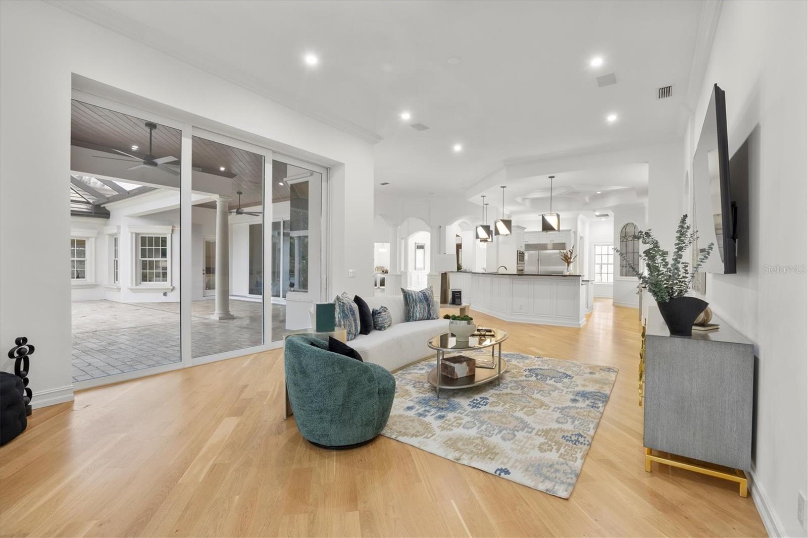 LAKE CLUB - Residential