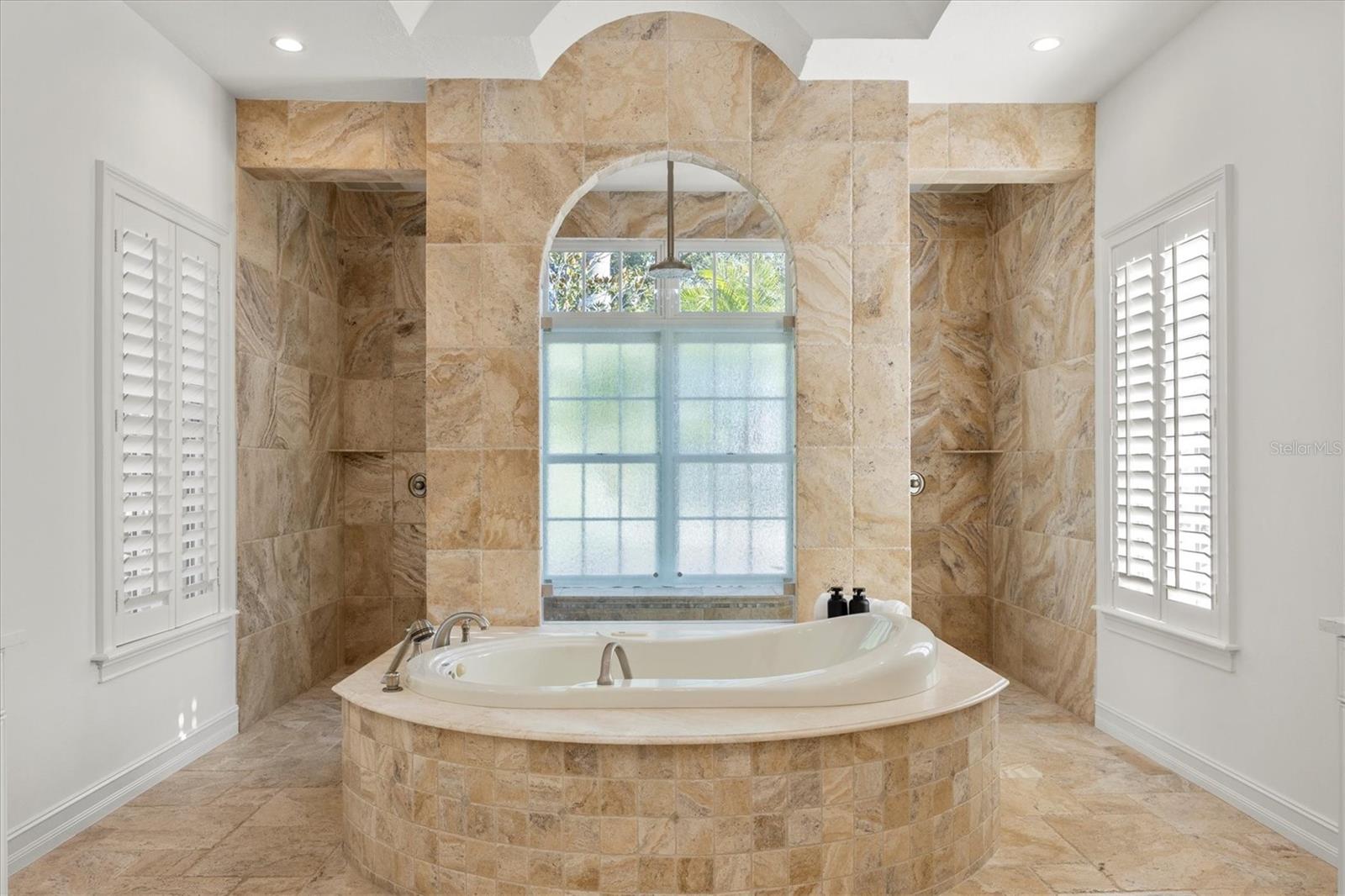 LAKE CLUB - Residential