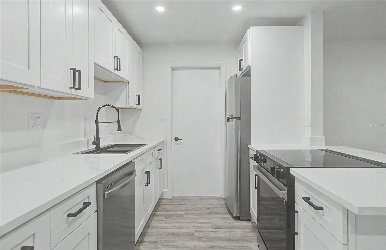 BEVERLY HILLS UNIT 06 - Residential
