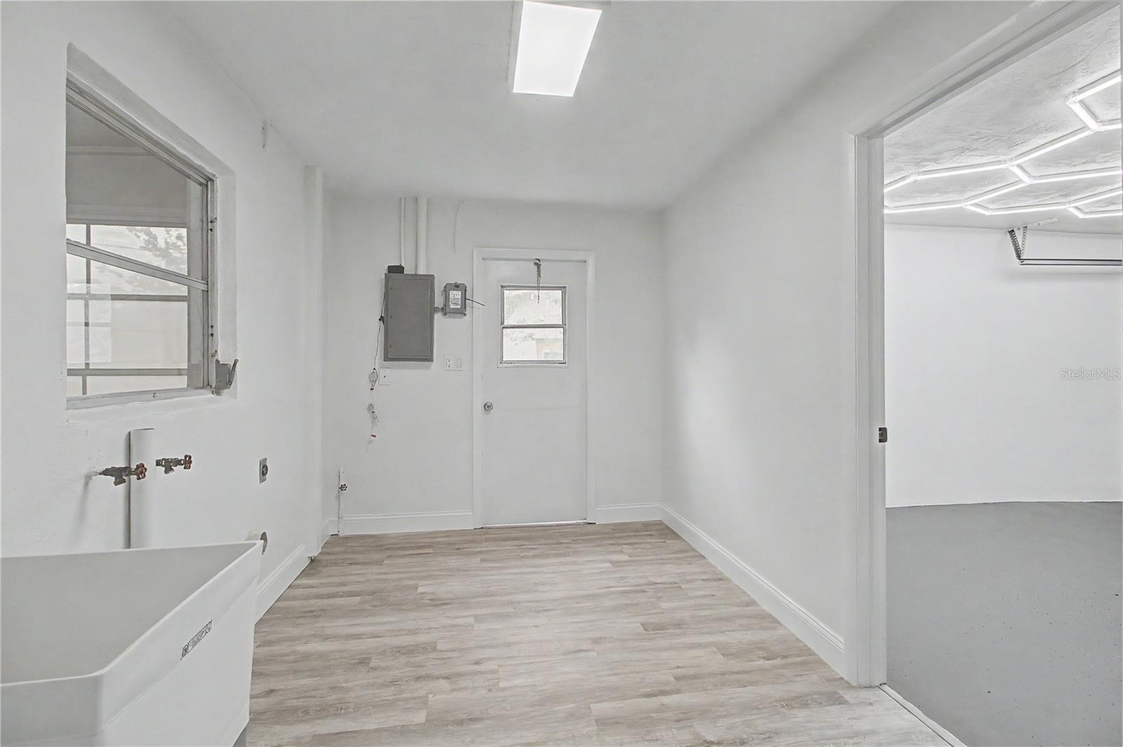 BEVERLY HILLS UNIT 06 - Residential