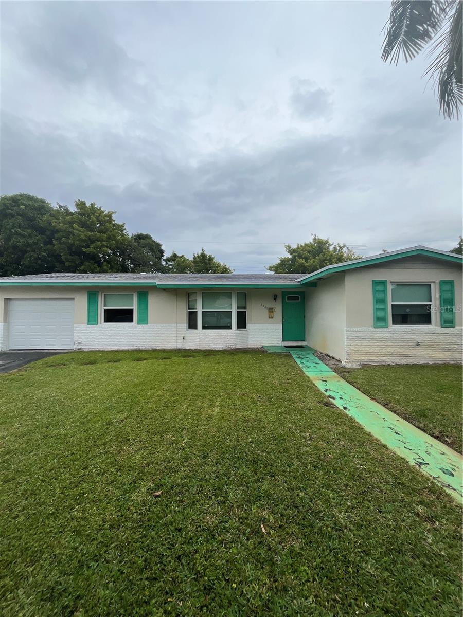 LAUDERDALE LAKES EAST GATE - Residential