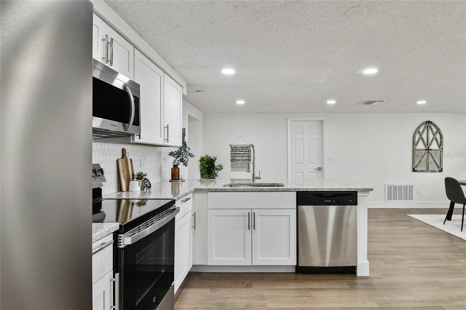 ALOHA GARDENS - Residential