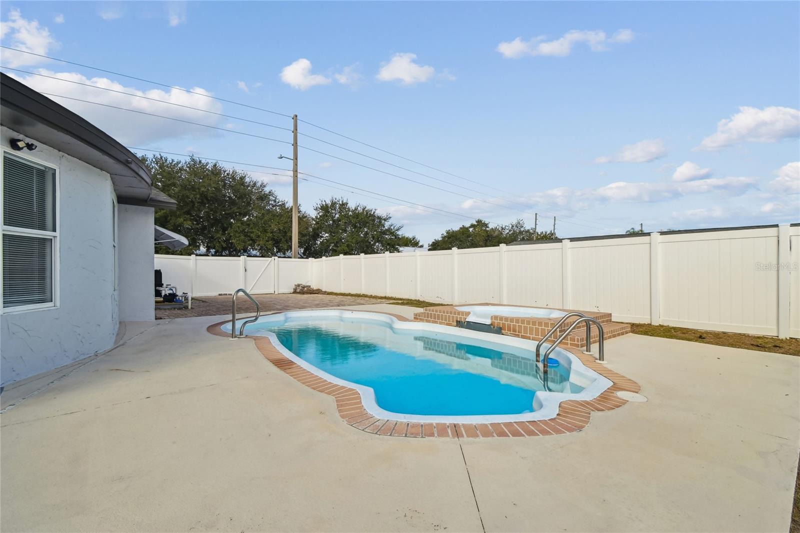 ALOHA GARDENS - Residential