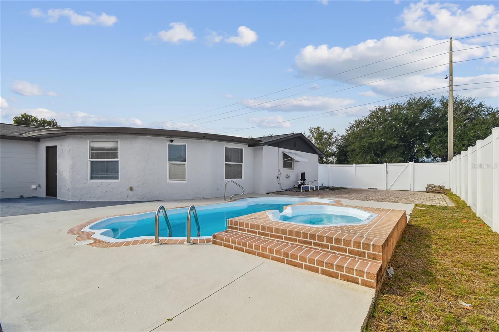 ALOHA GARDENS - Residential