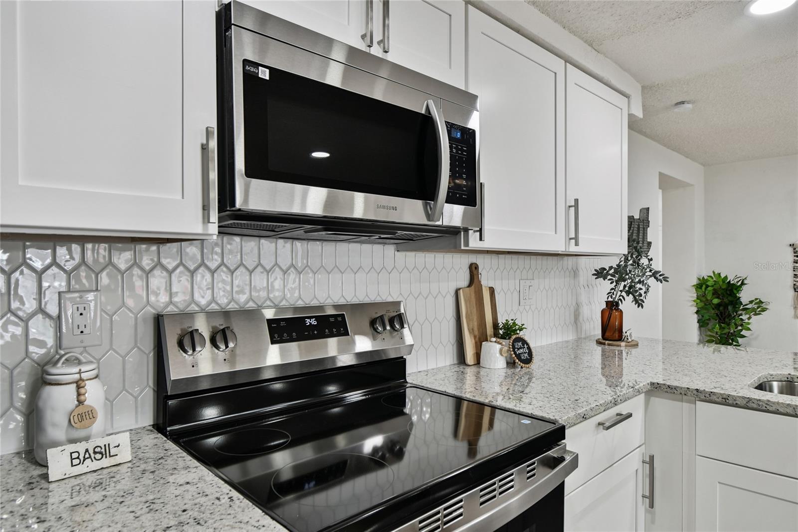 ALOHA GARDENS - Residential