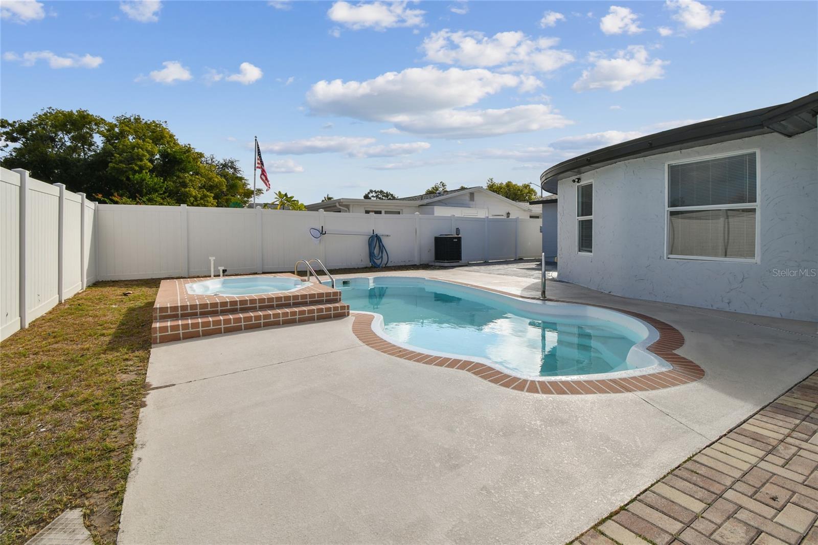 ALOHA GARDENS - Residential