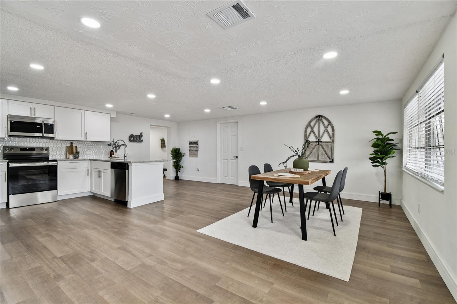 ALOHA GARDENS - Residential