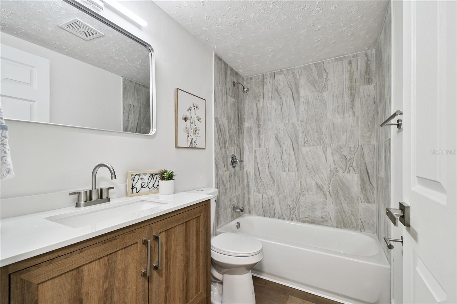 ALOHA GARDENS - Residential