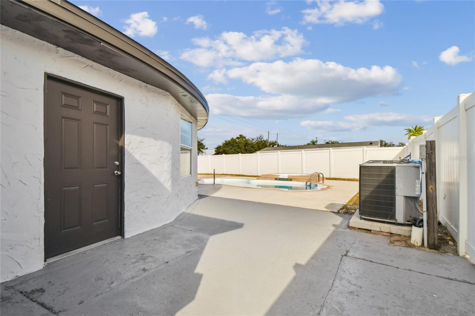 ALOHA GARDENS - Residential